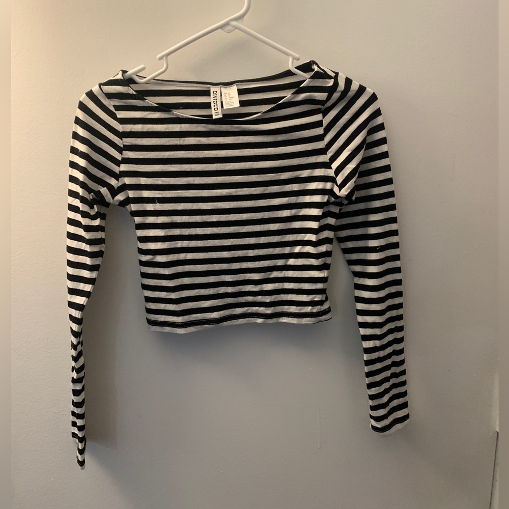 Black & White Striped Long Sleeved Crop Top